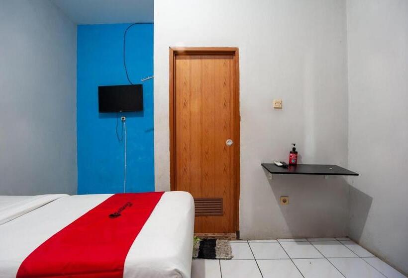 فندق Reddoorz Near Margonda Raya