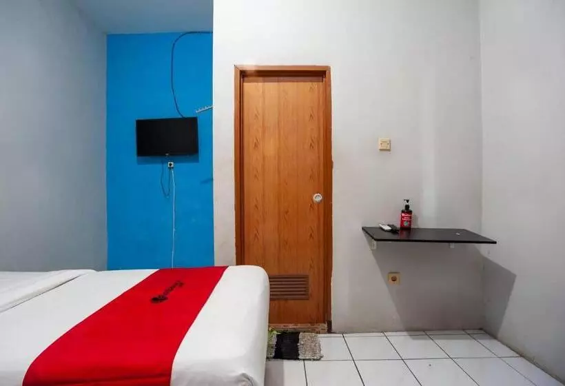 Hotelli Reddoorz Near Margonda Raya