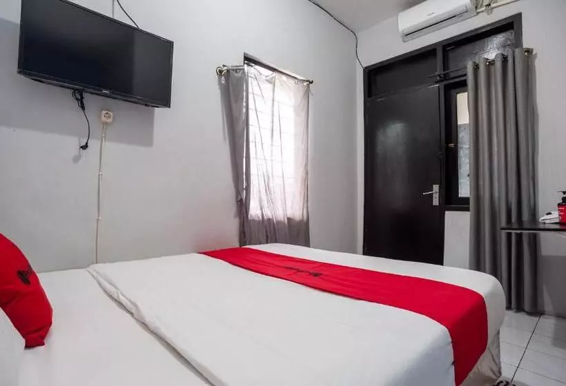 Hotelli Reddoorz Near Margonda Raya