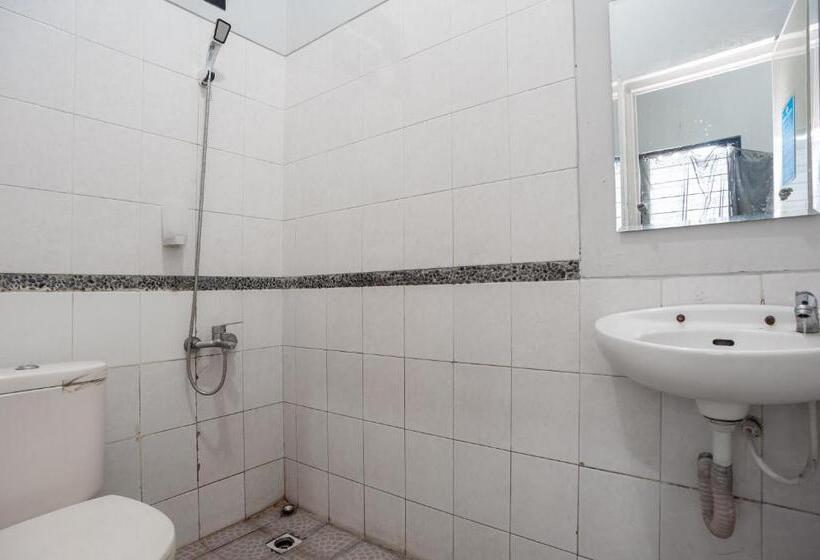 فندق Reddoorz Near Margonda Raya