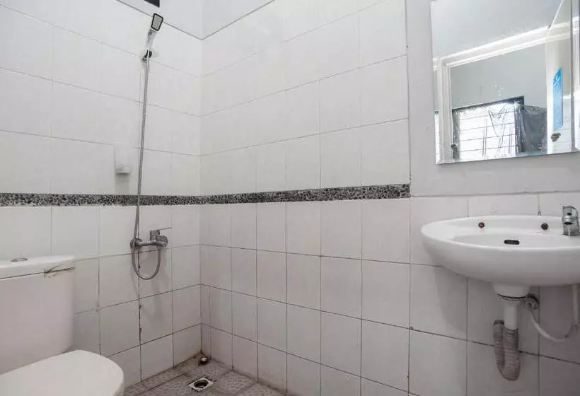 Hotelli Reddoorz Near Margonda Raya