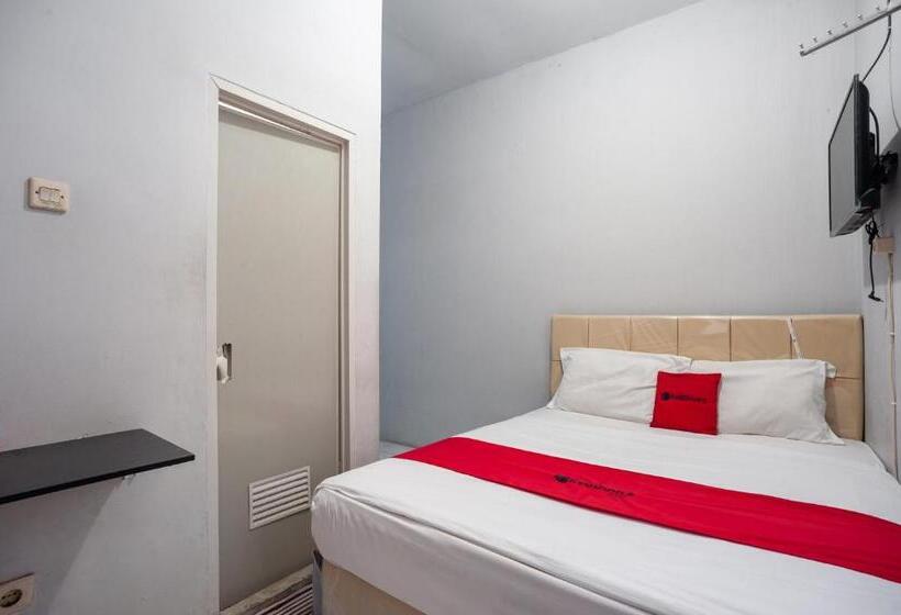 فندق Reddoorz Near Margonda Raya