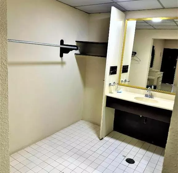 Kavia Meoqui Hotel & Suites