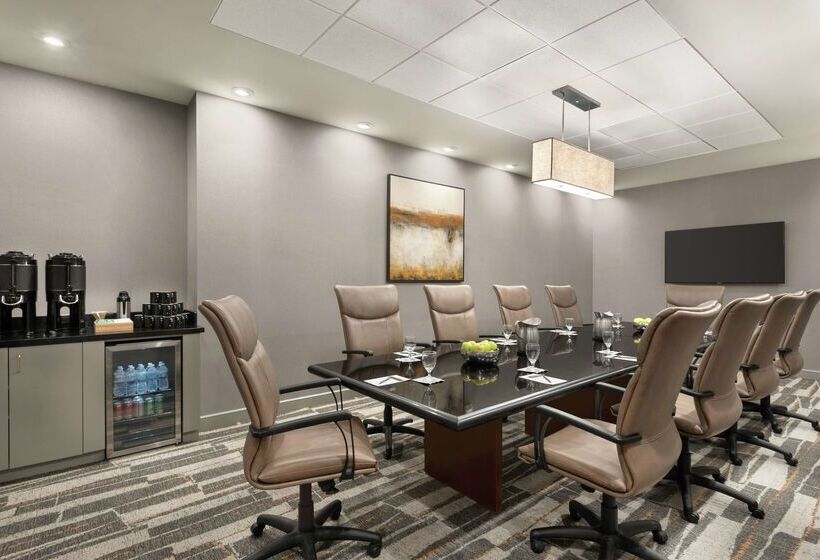 فندق Embassy Suites By Hilton Cleveland Rockside