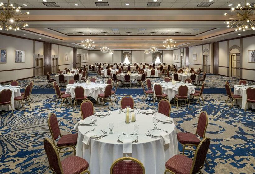 فندق Embassy Suites By Hilton Cleveland Rockside