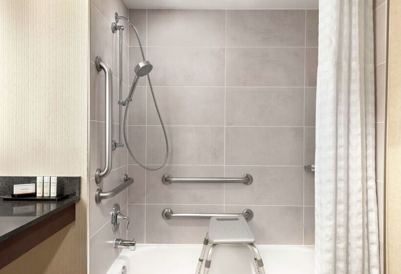 فندق Embassy Suites By Hilton Cleveland Rockside