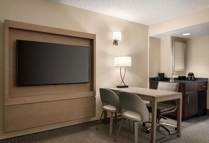 فندق Embassy Suites By Hilton Cleveland Rockside