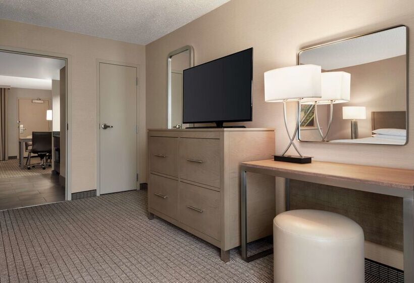 فندق Embassy Suites By Hilton Cleveland Rockside