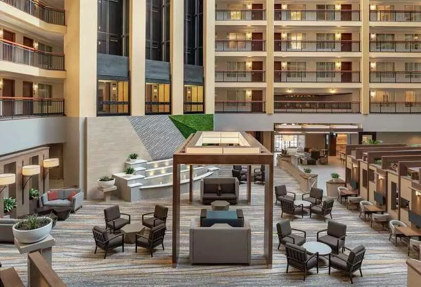 فندق Embassy Suites By Hilton Cleveland Rockside