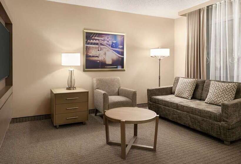 فندق Embassy Suites By Hilton Cleveland Rockside