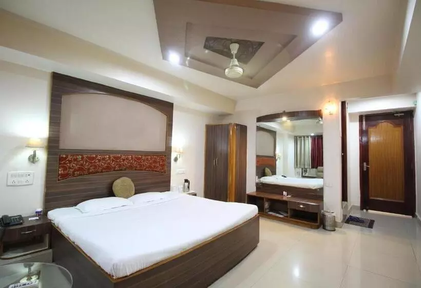 فندق Grand Arjun