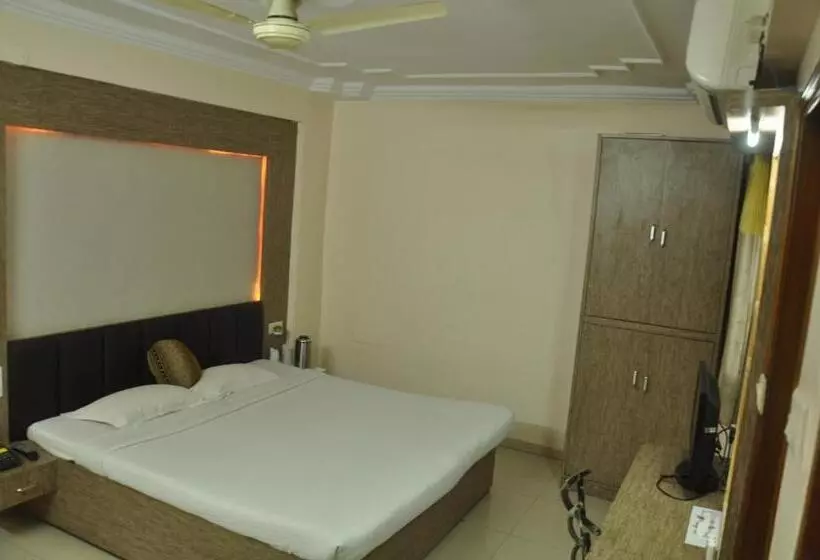 فندق Grand Arjun