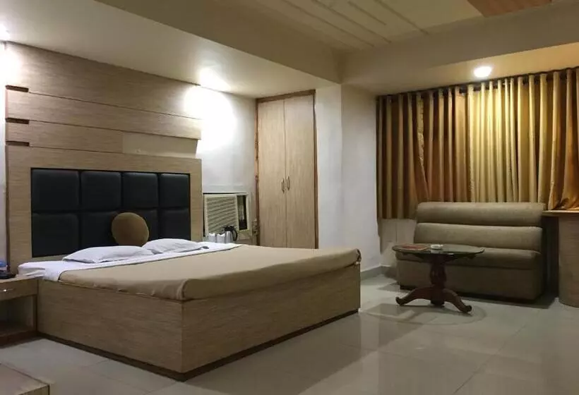 فندق Grand Arjun