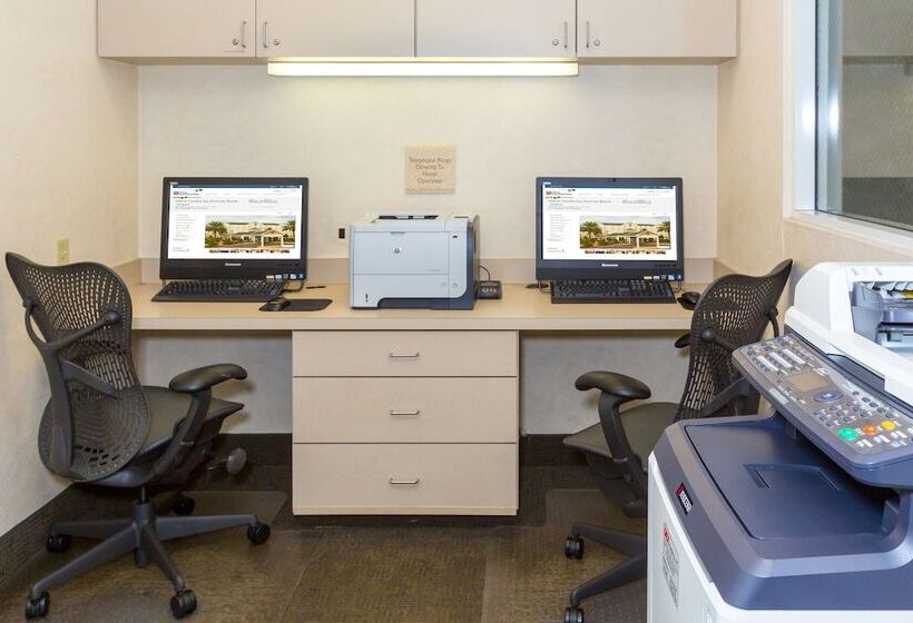 Отель Hilton Garden Inn Daytona Beach Airport