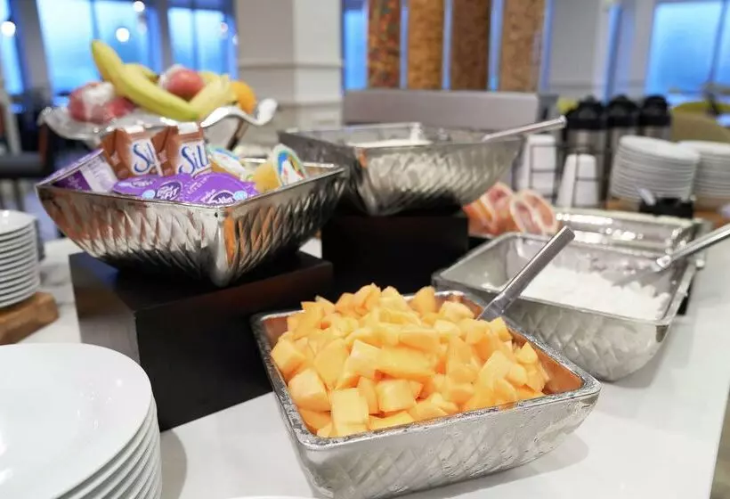 בית מלון כפרי Hilton Garden Inn Evansville