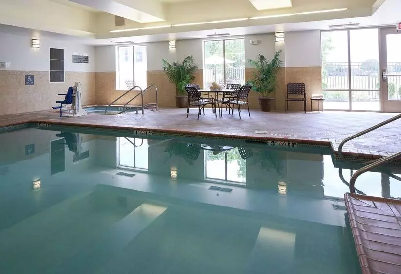 בית מלון כפרי Hilton Garden Inn Evansville