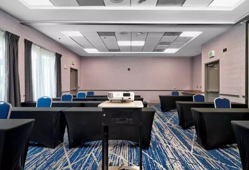 בית מלון כפרי Hilton Garden Inn Livermore