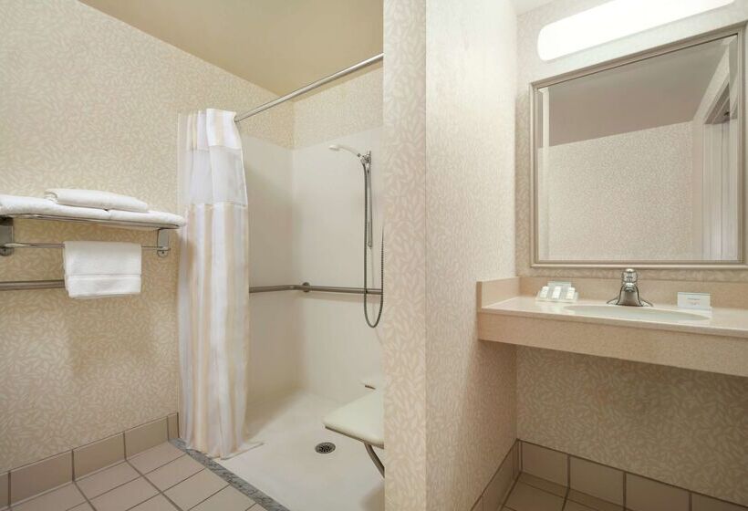 בית מלון כפרי Hilton Garden Inn Wilkes Barre