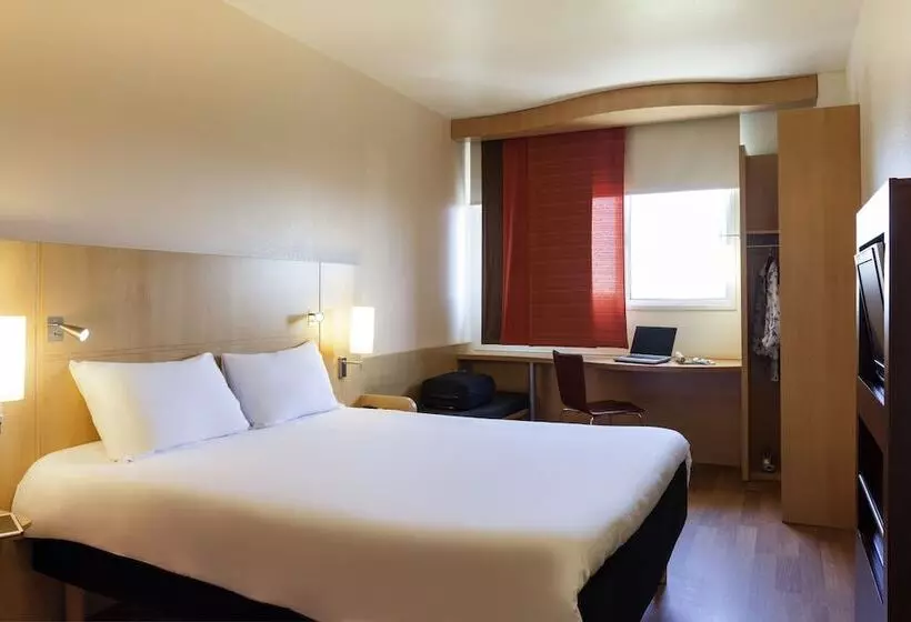 هتل Ibis Oviedo