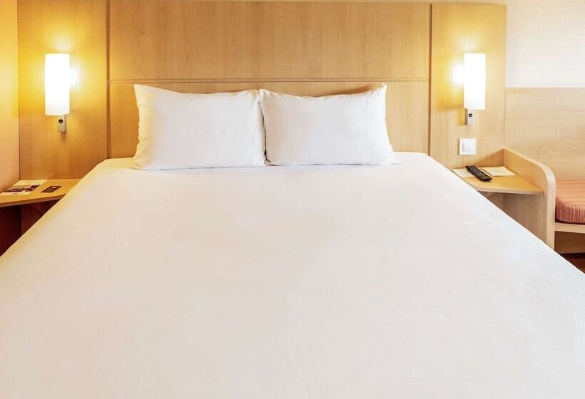 Отель Ibis Oviedo