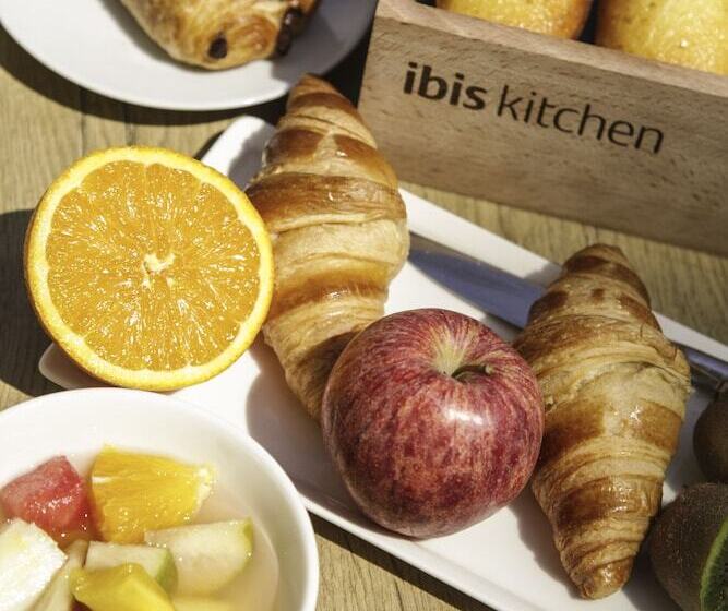 Отель Ibis Oviedo