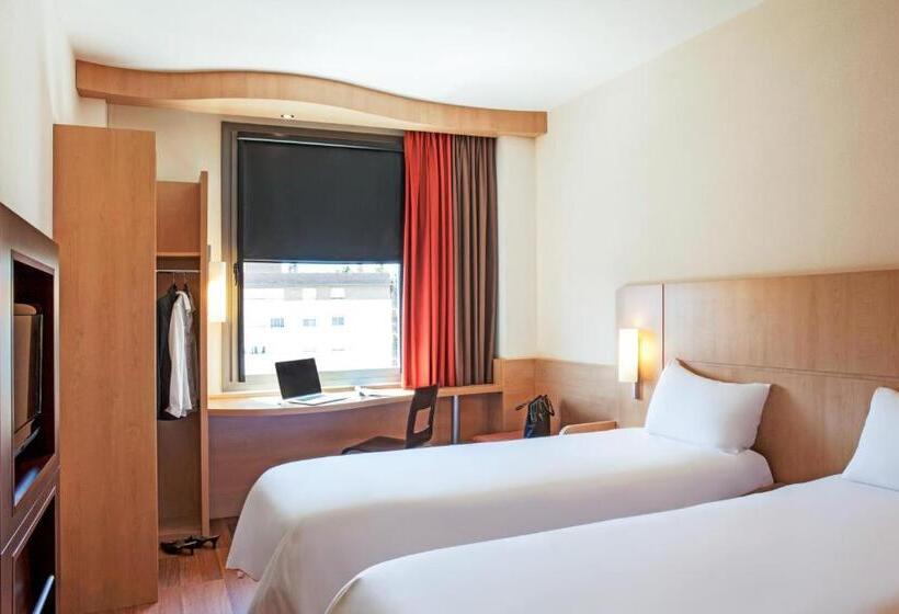 Отель Ibis Oviedo