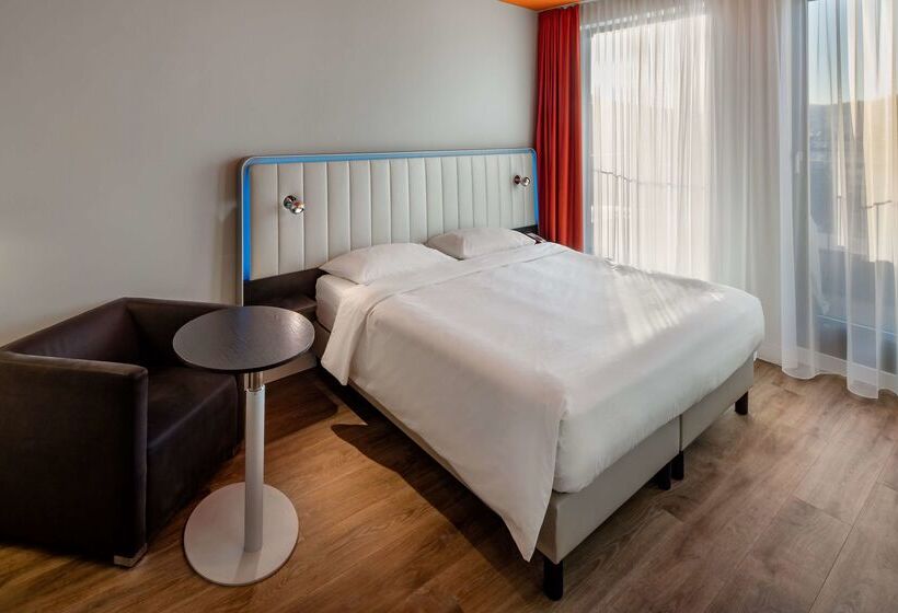 Отель Park Inn By Radisson Stuttgart