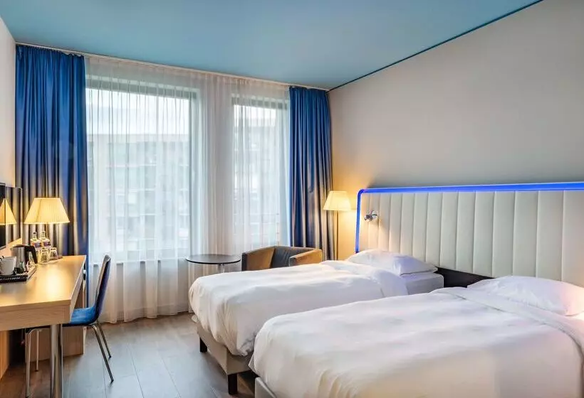 Отель Park Inn By Radisson Stuttgart