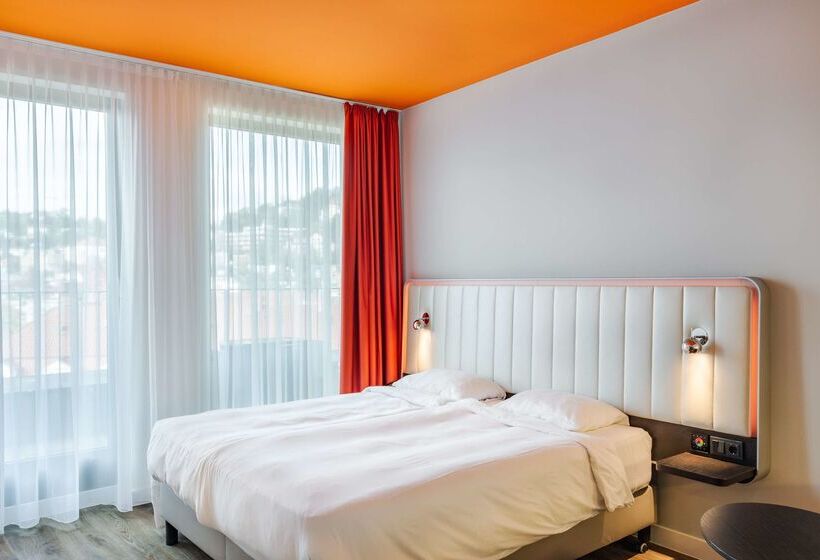 Отель Park Inn By Radisson Stuttgart