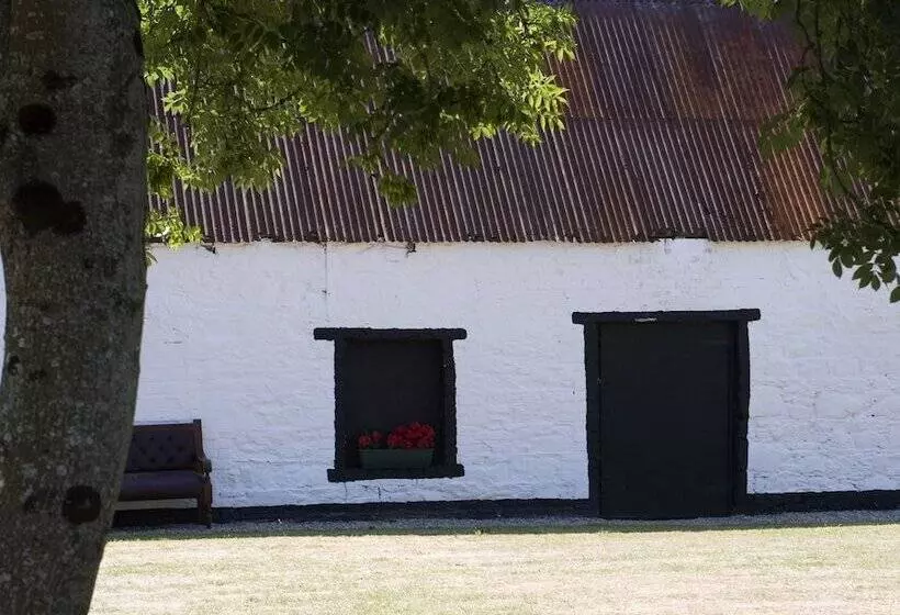 Отель The Farmers Kitchen