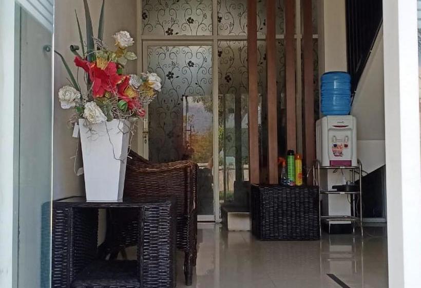 فندق Fidelia Homestay Palu Mitra Reddoorz