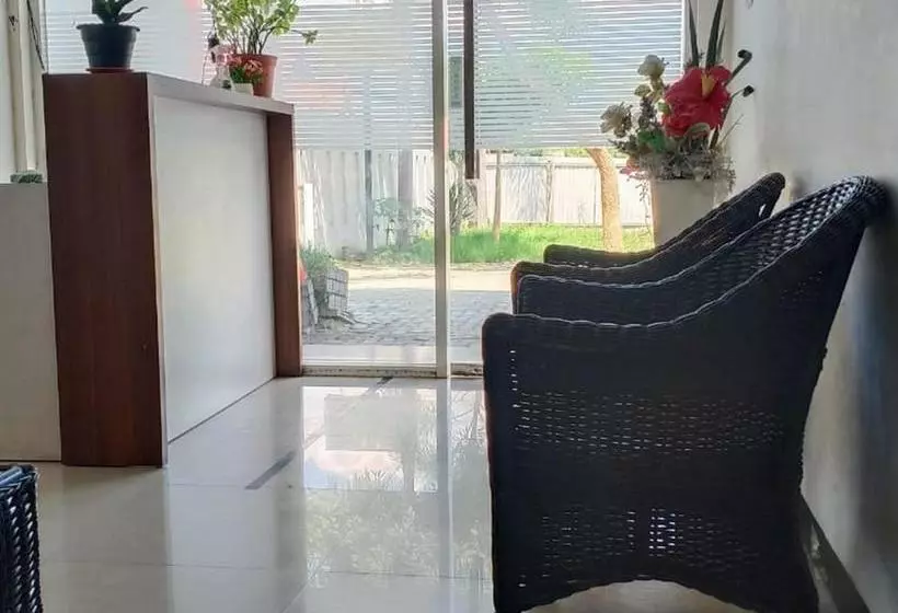 Hotelli Fidelia Homestay Palu Mitra Reddoorz