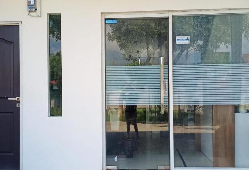 فندق Fidelia Homestay Palu Mitra Reddoorz