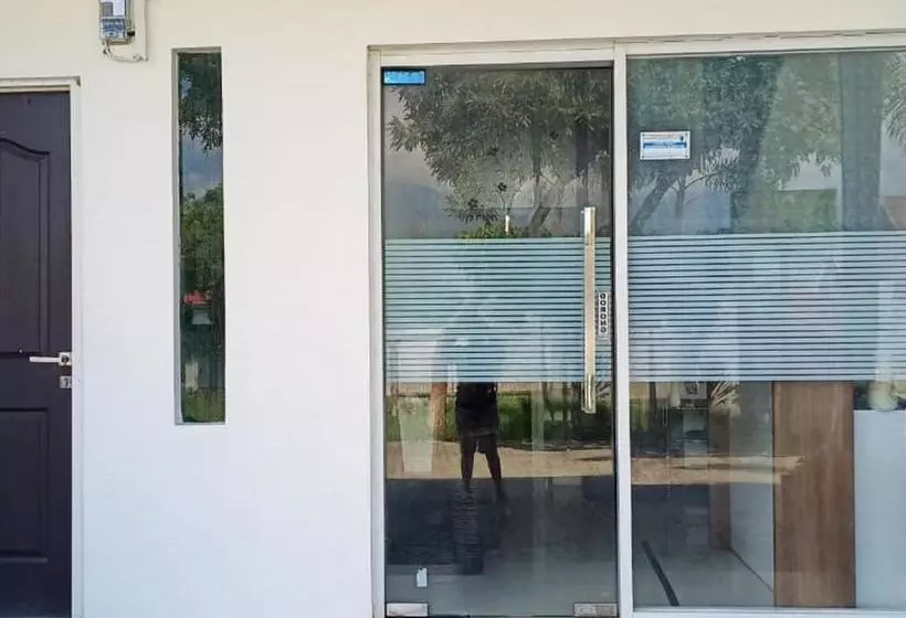 Hotelli Fidelia Homestay Palu Mitra Reddoorz