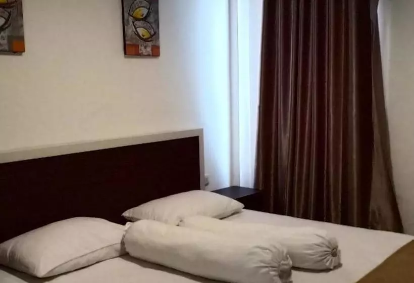 Hotelli Fidelia Homestay Palu Mitra Reddoorz