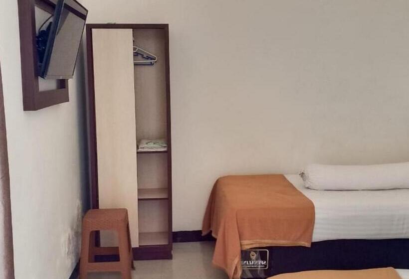 فندق Fidelia Homestay Palu Mitra Reddoorz