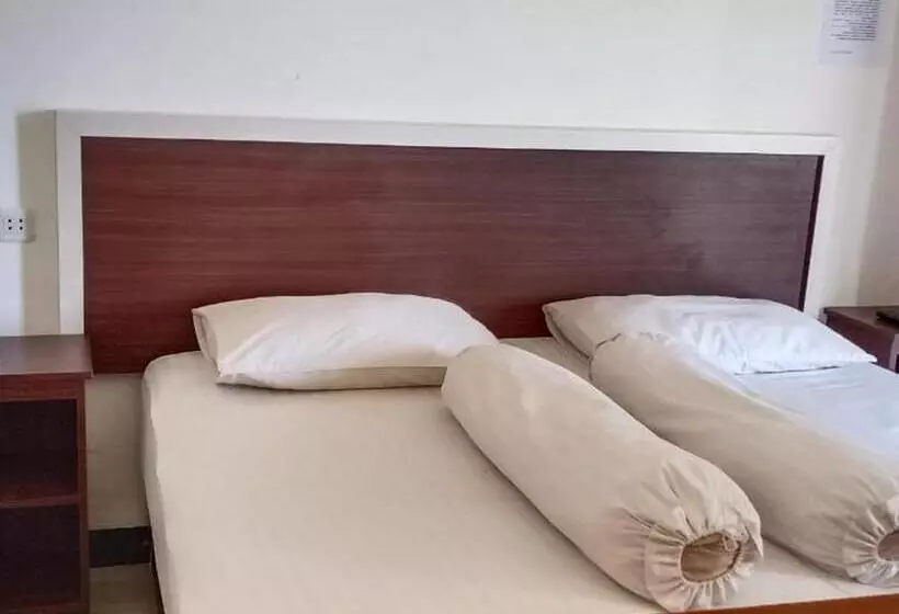 Hotelli Fidelia Homestay Palu Mitra Reddoorz