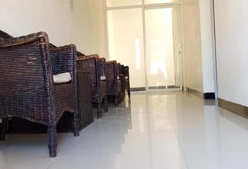 فندق Fidelia Homestay Palu Mitra Reddoorz