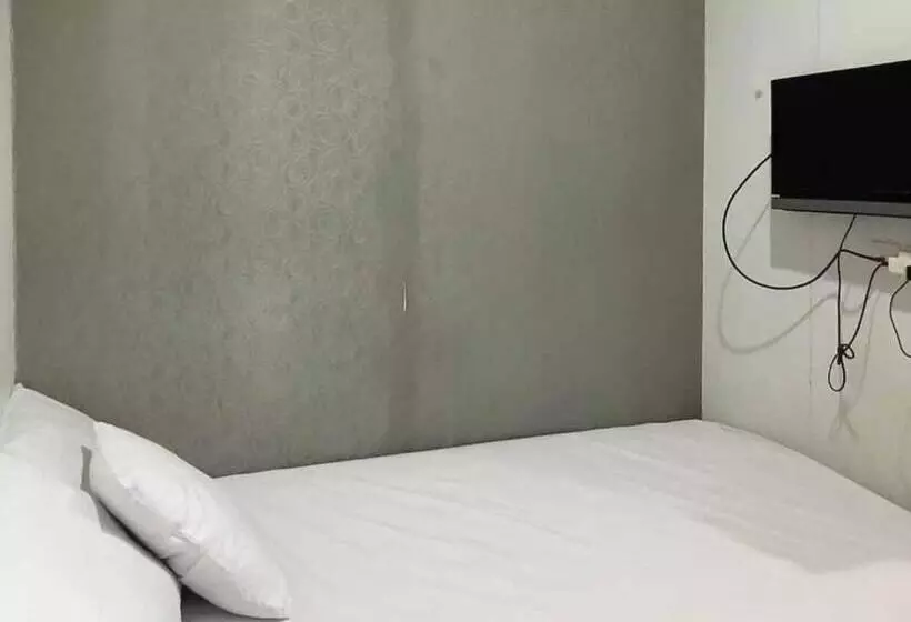 ホテル Mulia Kendari Mitra Reddoorz