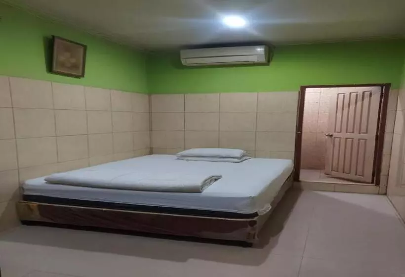 ホテル Mulia Kendari Mitra Reddoorz