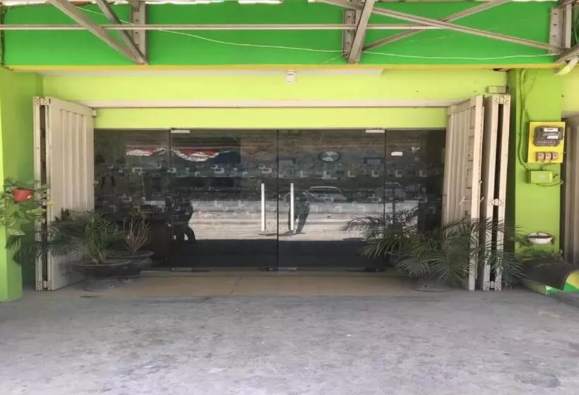 ホテル Mulia Kendari Mitra Reddoorz