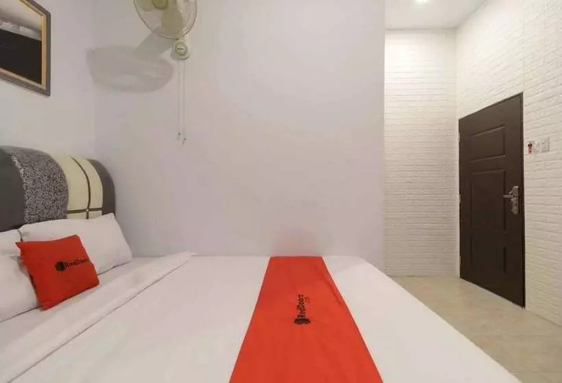 ホテル Reddoorz @ Mutiara Residence