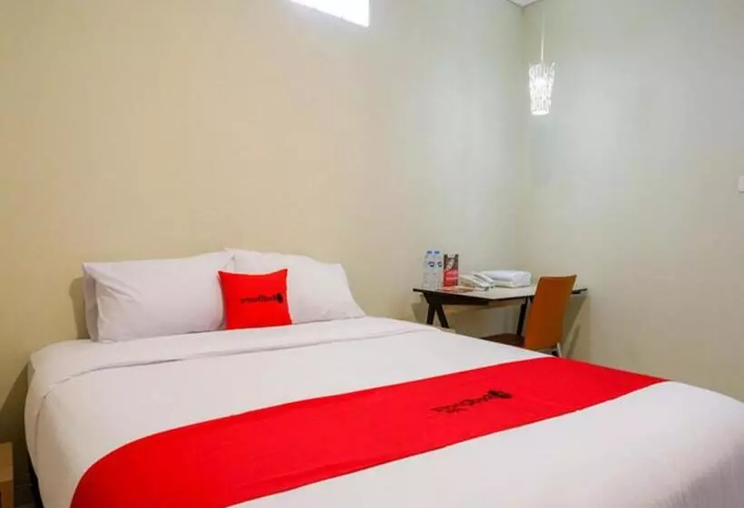 Hotelli Reddoorz Near Exit Tol Banyumanik 2