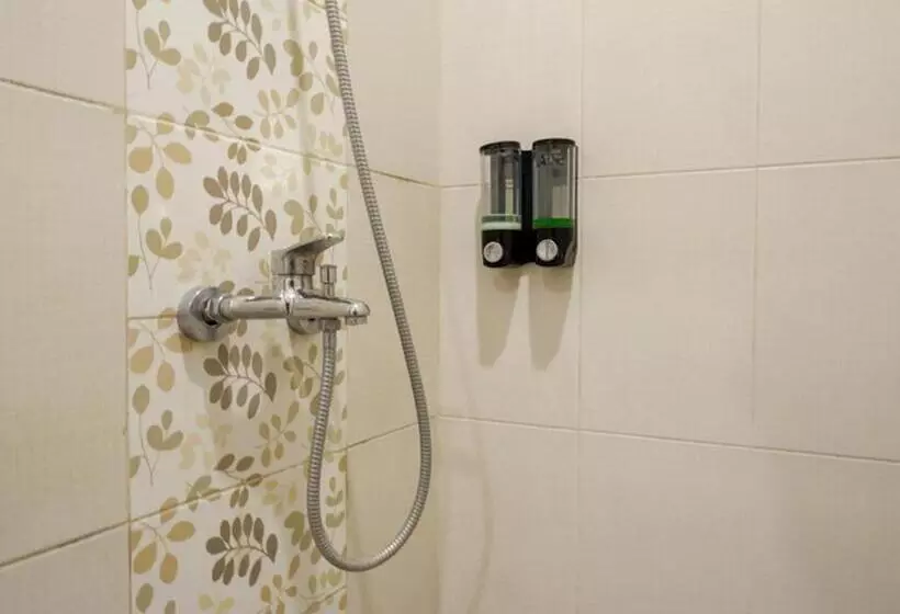 Hotelli Reddoorz Near Exit Tol Banyumanik 2