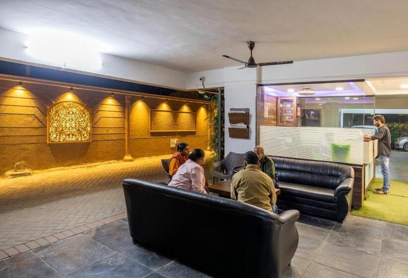 Bed and Breakfast Kedari Residency