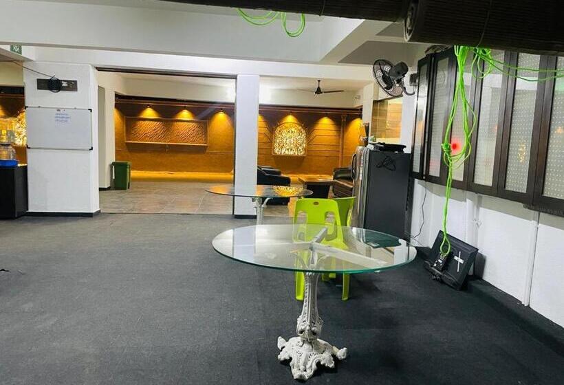 Bed and Breakfast Kedari Residency