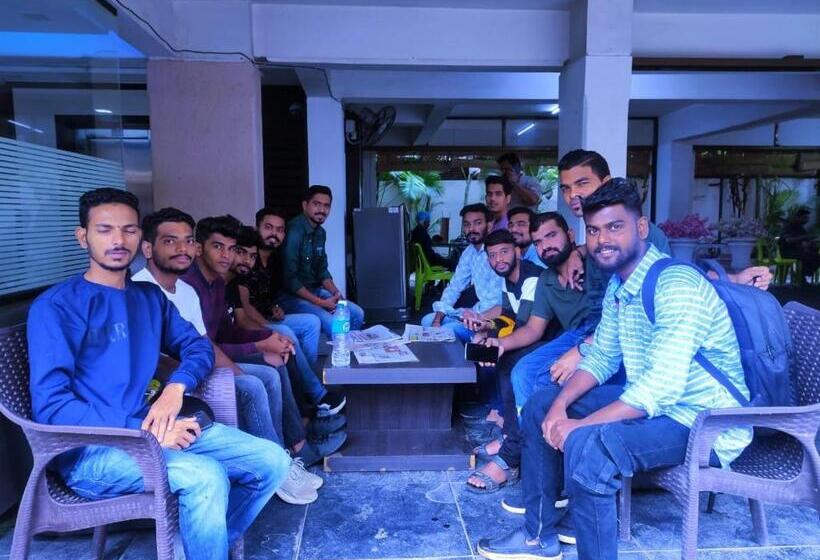 Bed and Breakfast Kedari Residency