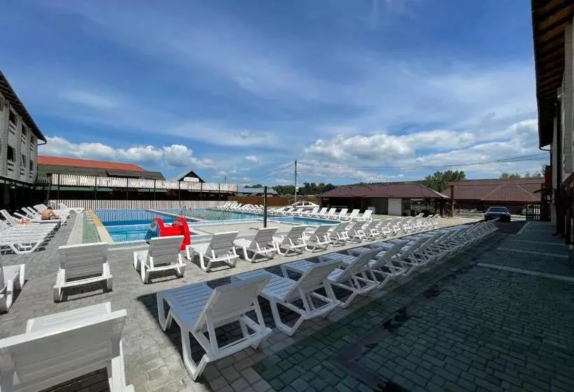 Hotelli золотий павлін