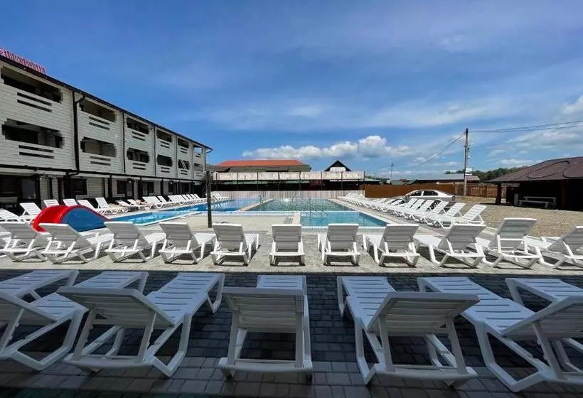 Hotelli золотий павлін