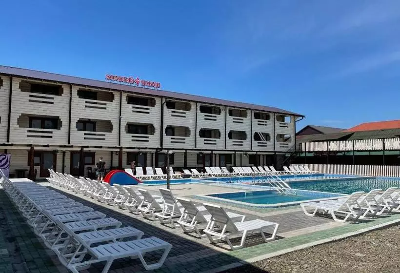 Hotelli золотий павлін